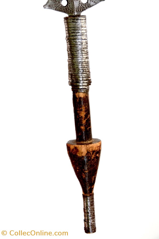 Momvu 002 5 art antiquite africain arme momvu 002