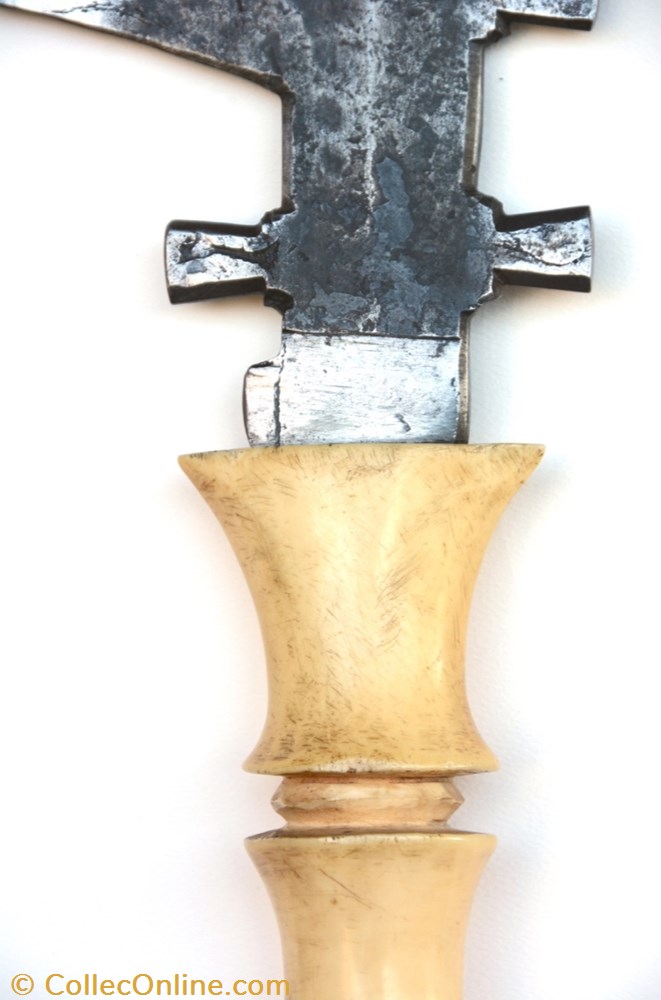 art antiquite africain arme mangbetu ivoire 002