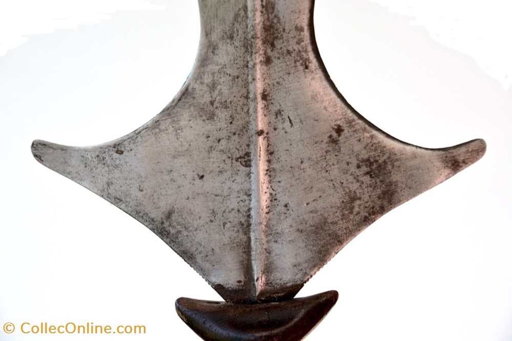art antiquite africain arme nkutshu 001