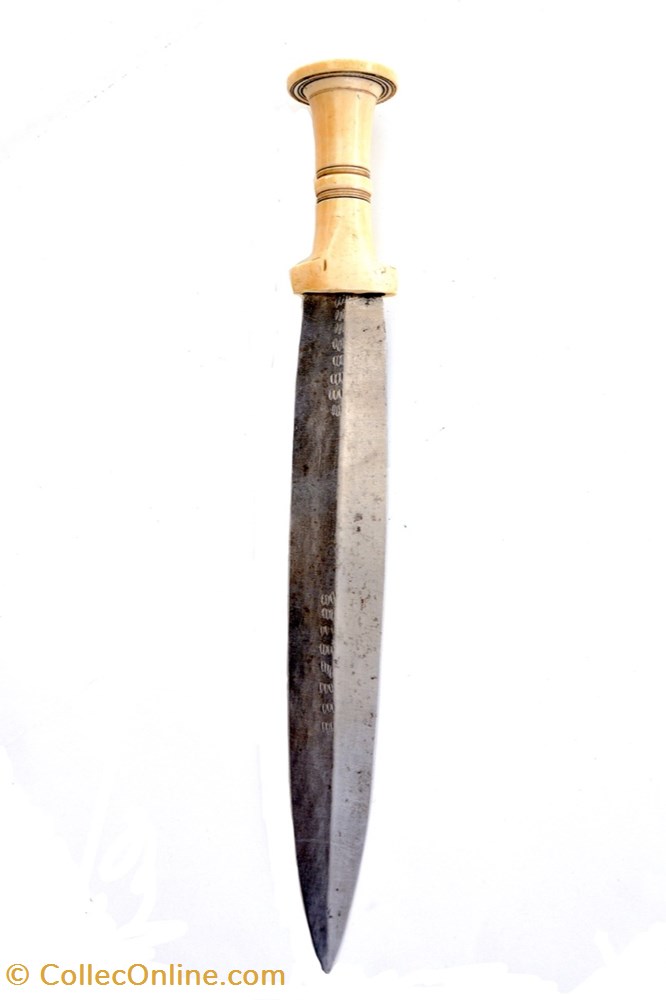 Kreich 001 art antiquite africain arme kreich 001