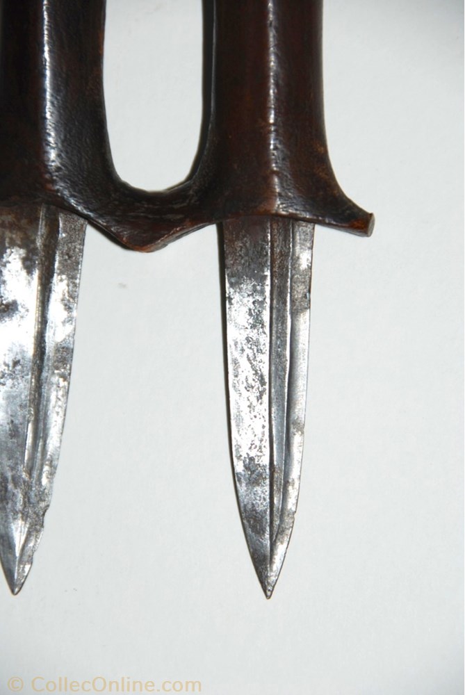 art antiquite africain arme azande 001