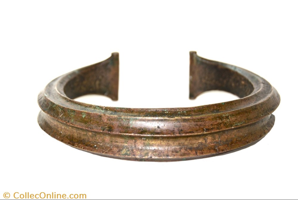 Torque Fang 001 4 art antiquite africain bronze torque fang 001