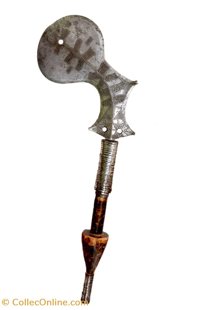 Momvu 002 art antiquite africain arme momvu 002