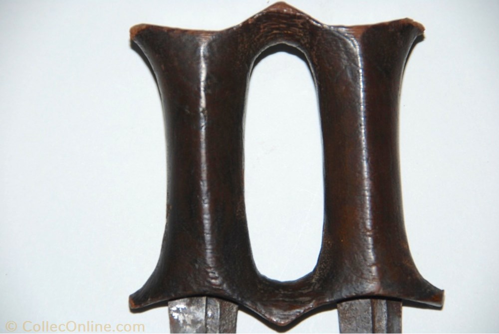 art antiquite africain arme azande 001