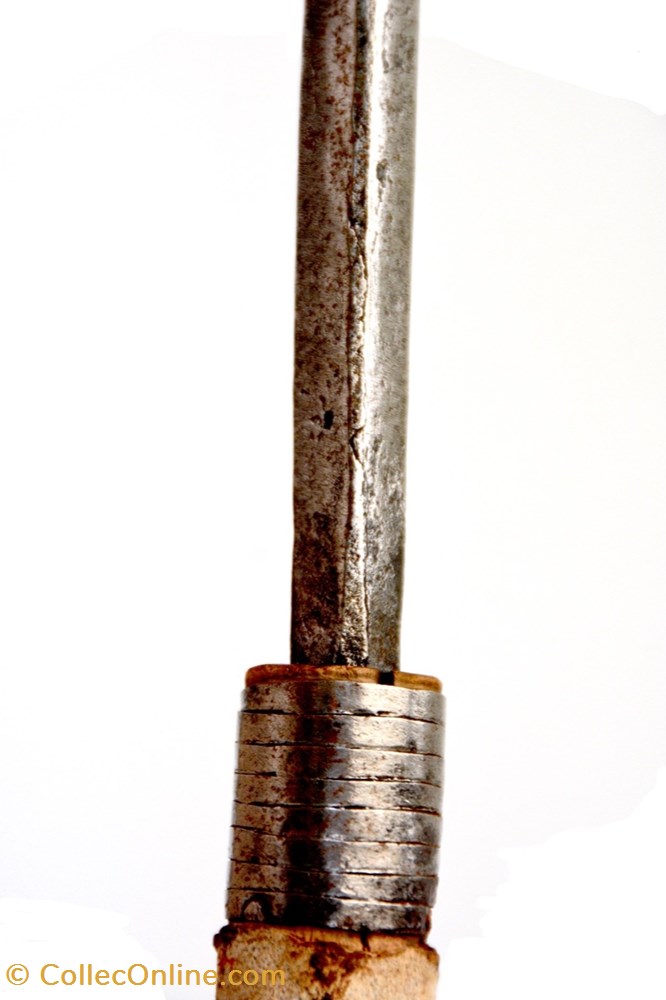 Tutsi 002 4 art antiquite africain arme tutsi 002