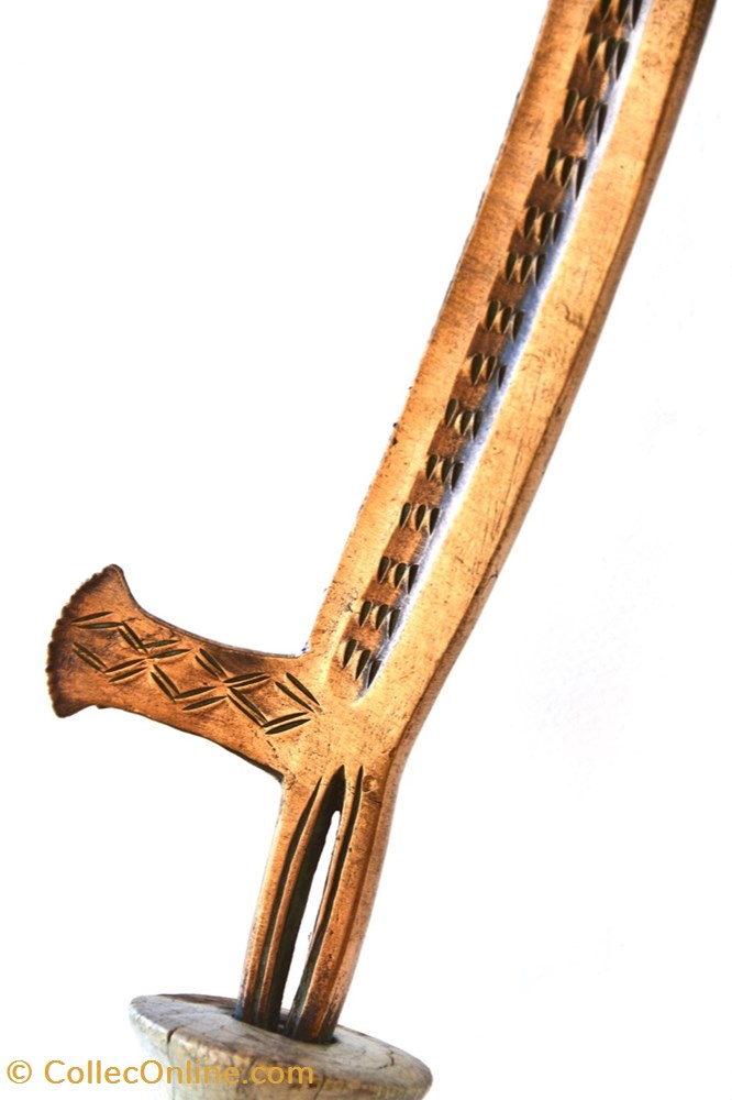 Yakoma 002 3 art antiquite africain arme yakoma 002