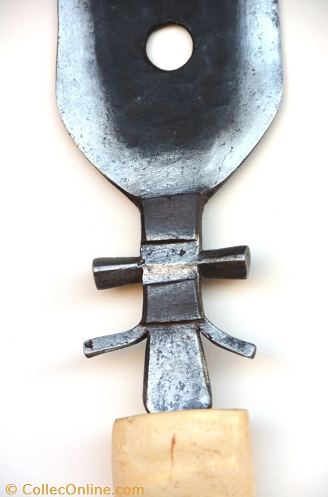 art antiquite africain arme mangbetu ivoire 003