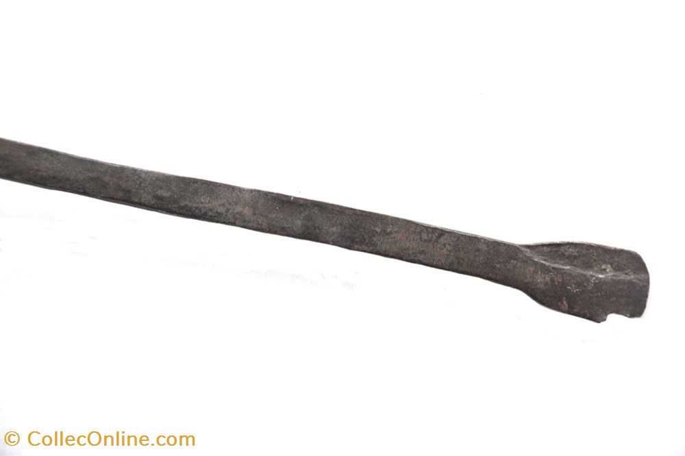 art antiquite africain arme tanzanie 001