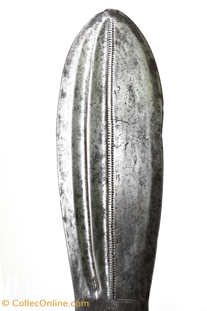 Yakoma Pamba 001 2 art antiquite africain arme yakoma pamba 001