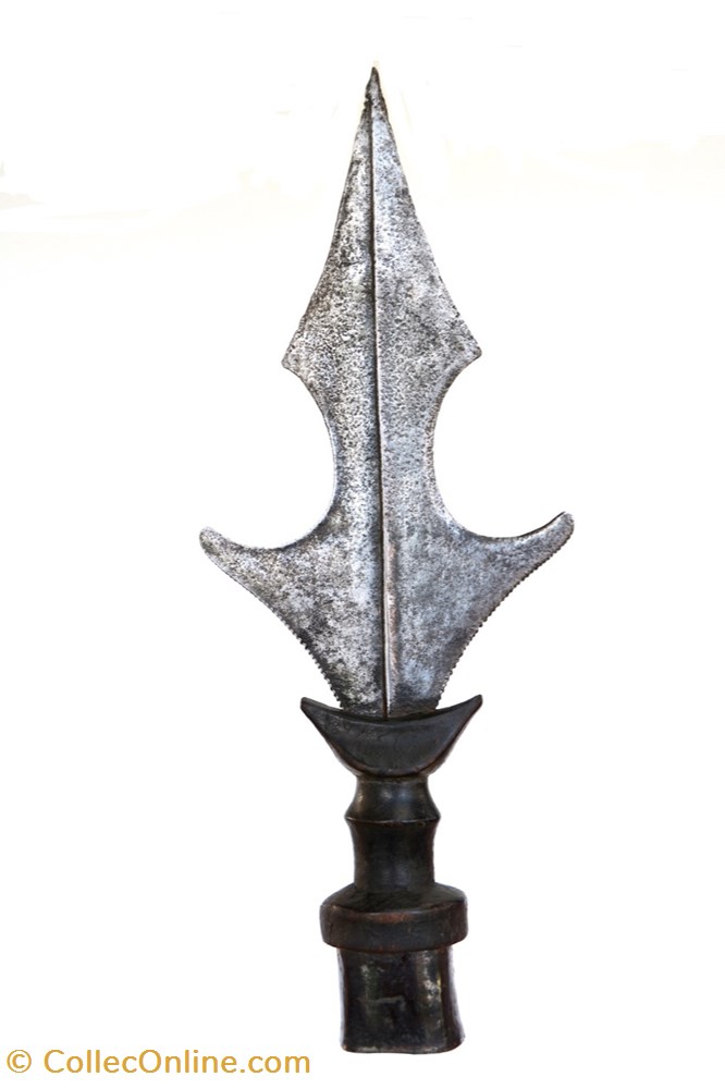 Nkutshu 002 art antiquite africain arme nkutshu 002
