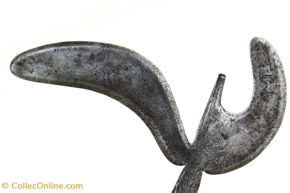 Nzakara 002 4 art antiquites africain armes nzakara 002