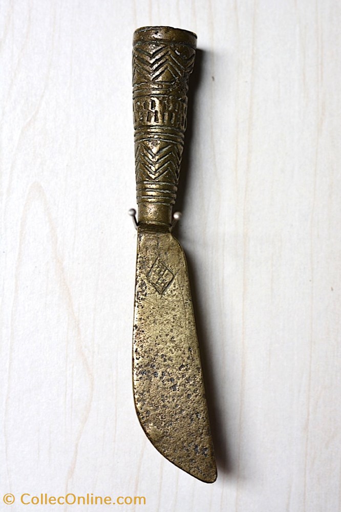 Poids armes Couteau 001 art antiquites africain bronzes poids armes couteau 001