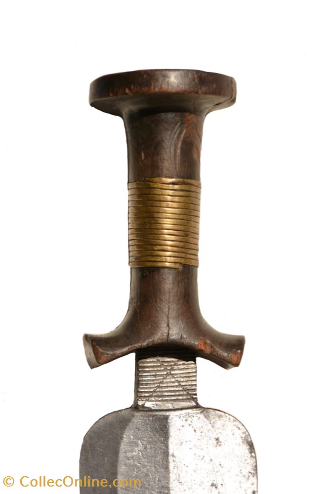 Mangbetu 002 3 art antiquite africain arme mangbetu 002