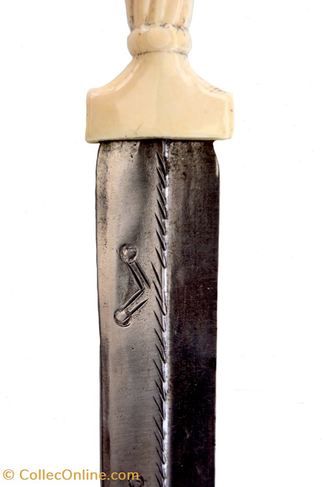 art antiquite africain arme yakoma 001