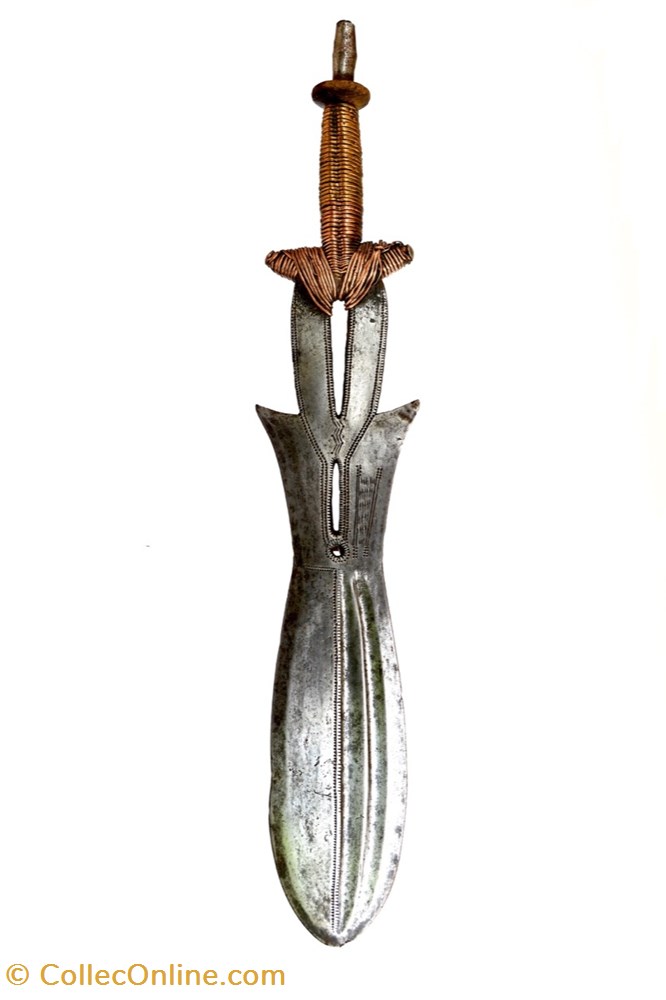 Yakoma Pamba 001 art antiquite africain arme yakoma pamba 001