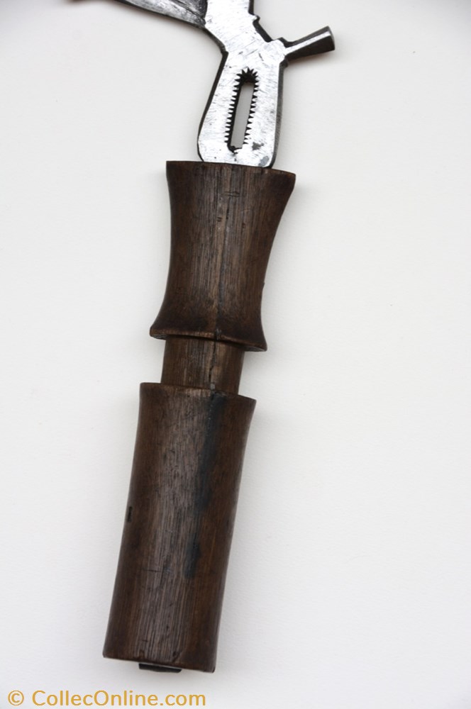 Mangbetu** D 002 5 art antiquite africain arme mangbetu d 002