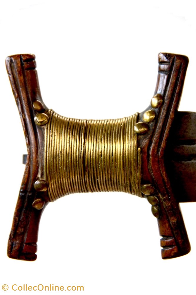 Yakoma Mosumba 001 5 art antiquite africain arme yakoma mosumba 001
