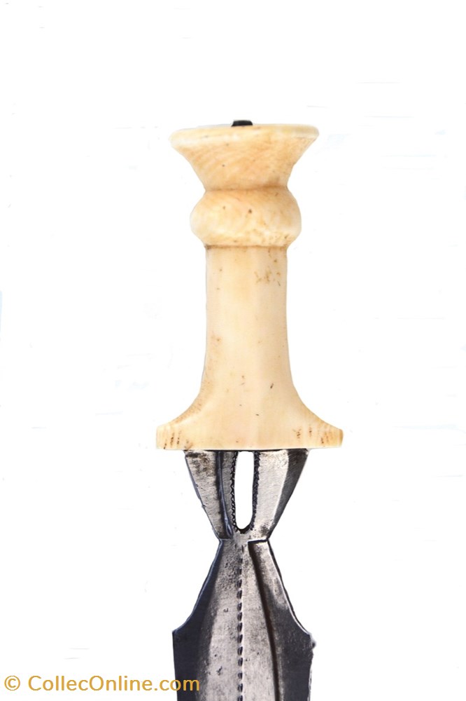 Azandé 002 2 art antiquites africain armes azande 002
