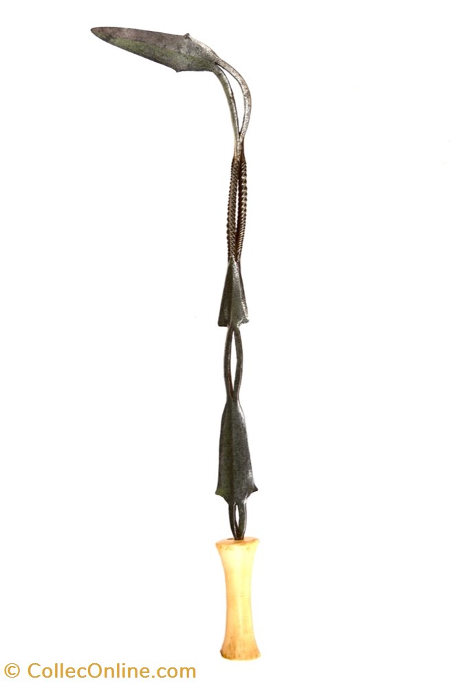 Yakoma 002 art antiquite africain arme yakoma 002