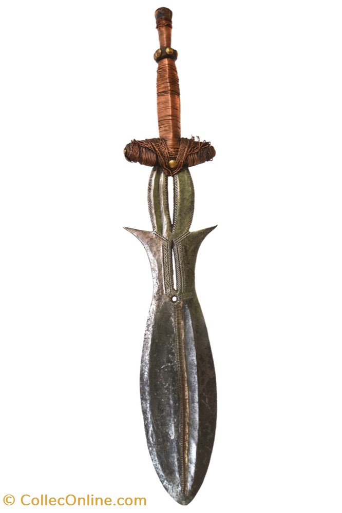 Yakoma Pamba 002 art antiquite africain arme yakoma pamba 002