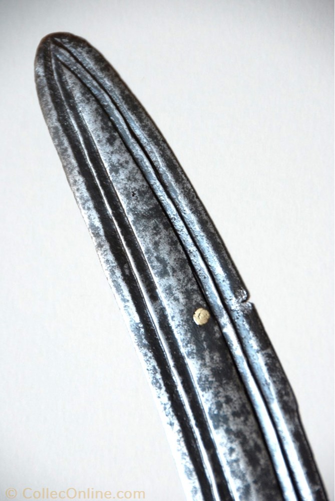 Faucille Bengé 001 3 art antiquite africain arme faucille benge 001