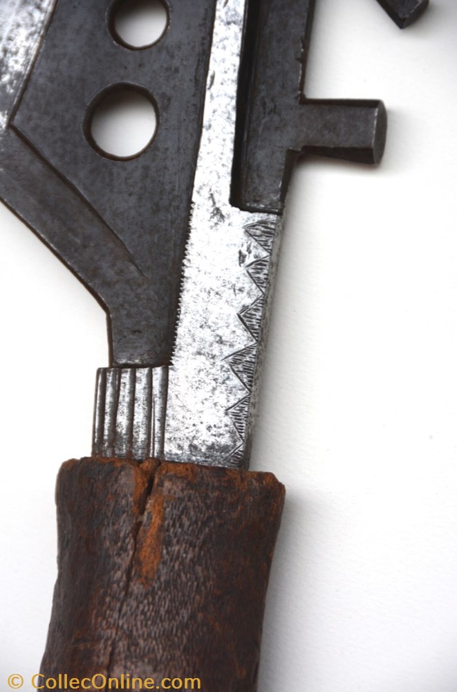 art antiquites africain armes mangbetu 007