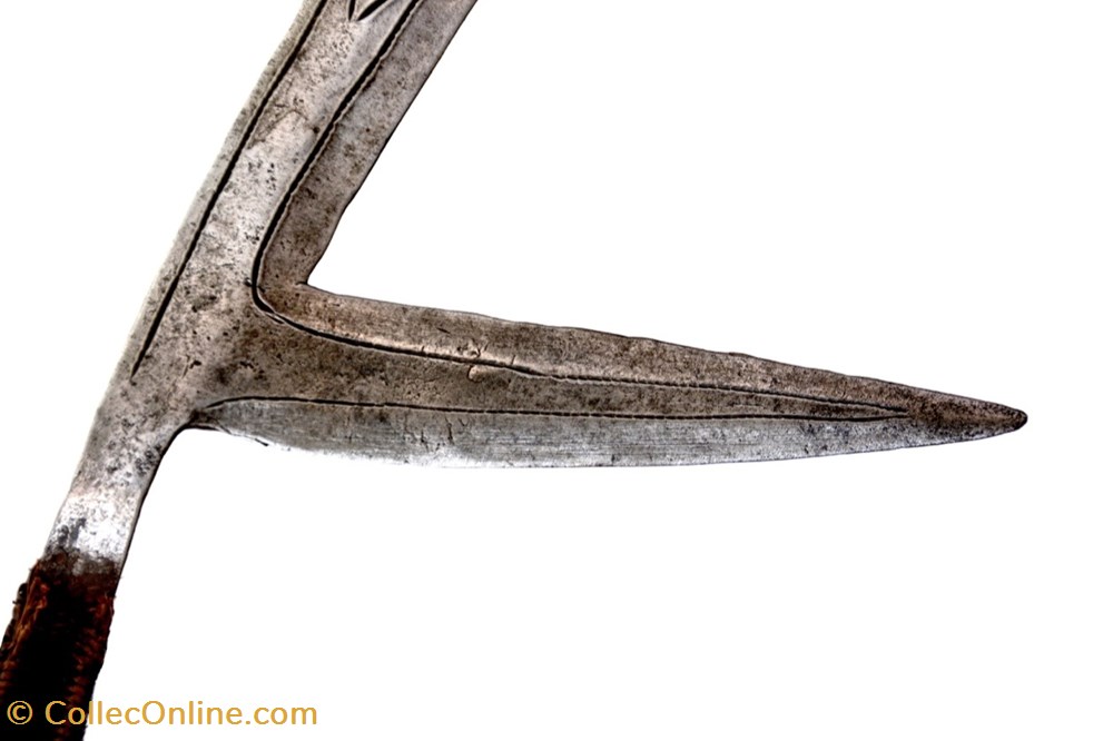 Banda 008 4 art antiquites africain armes banda 008