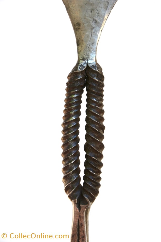 art antiquite africain arme yakoma ngondi 001
