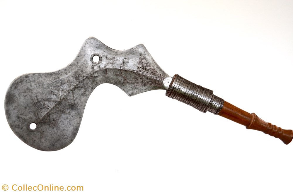 Momvu 003 art antiquite africain arme momvu 003