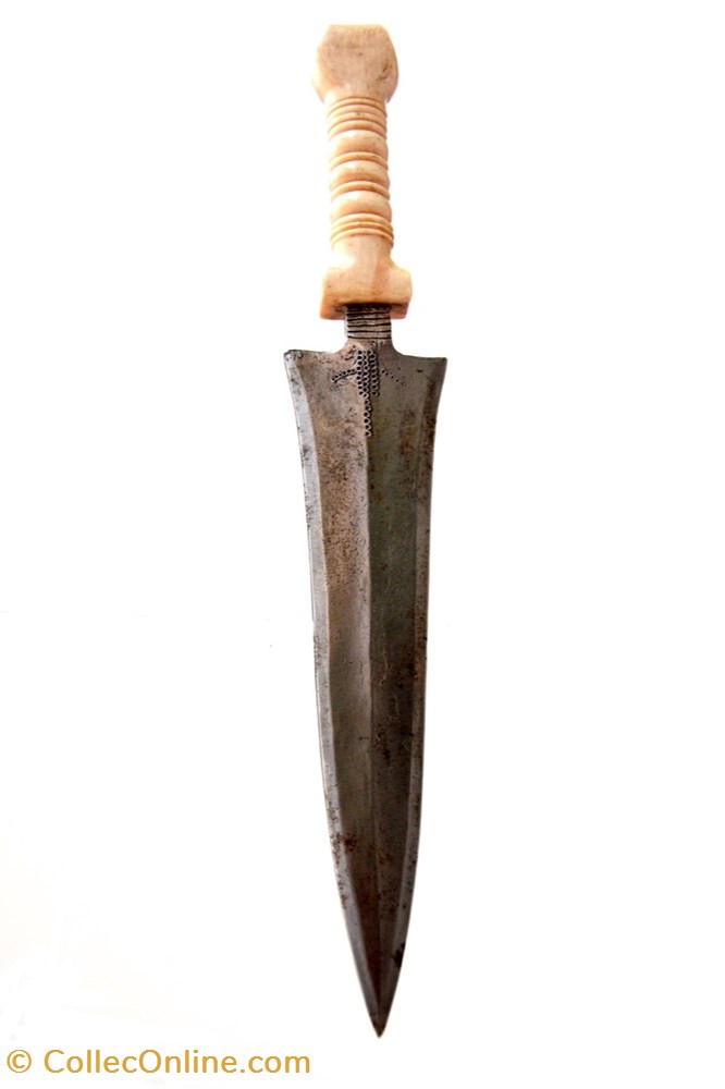 Mangbetu 005 art antiquite africain arme mangbetu 005