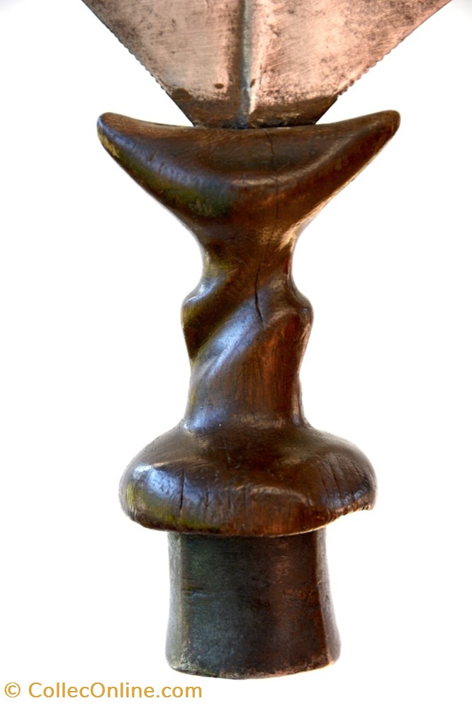 art antiquite africain arme nkutshu 001
