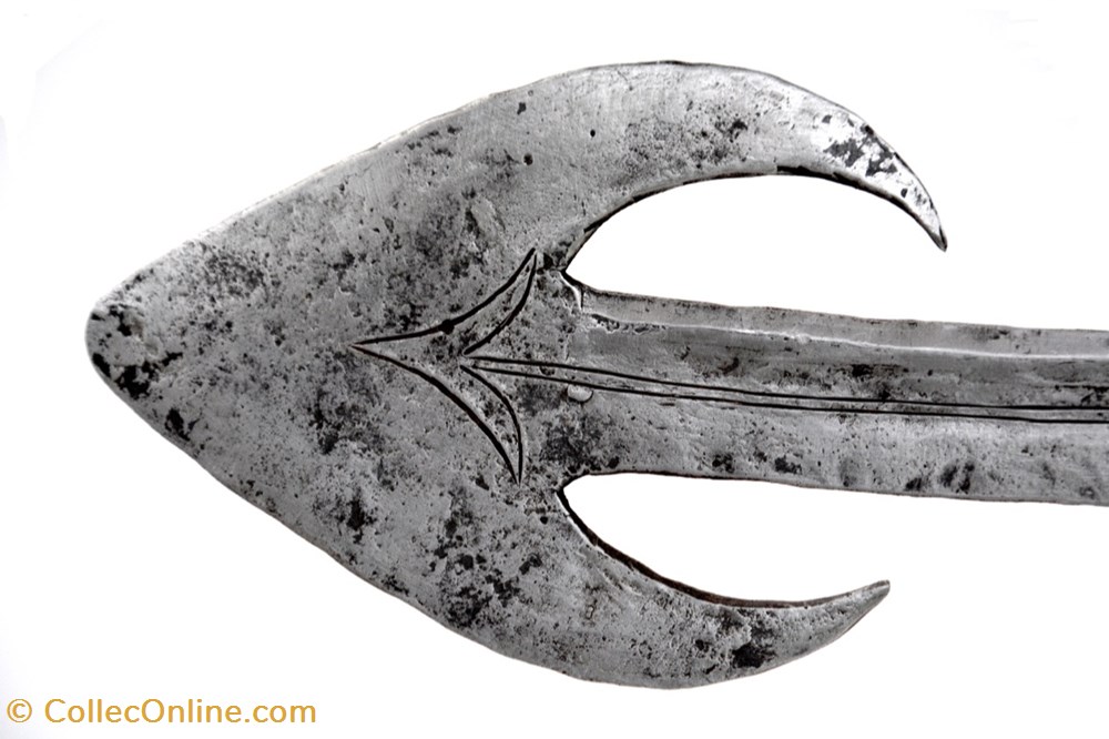 Mbum 002 4 art antiquite africain arme mbum 002
