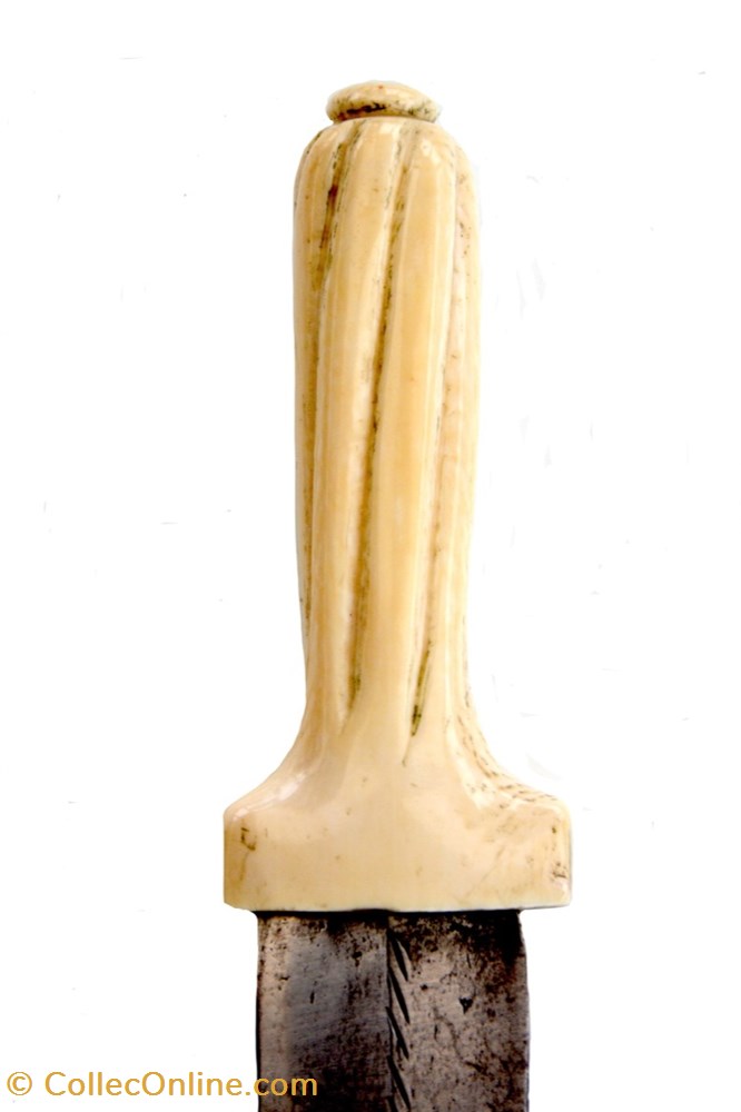Yakoma 002 2 art antiquite africain arme yakoma 002
