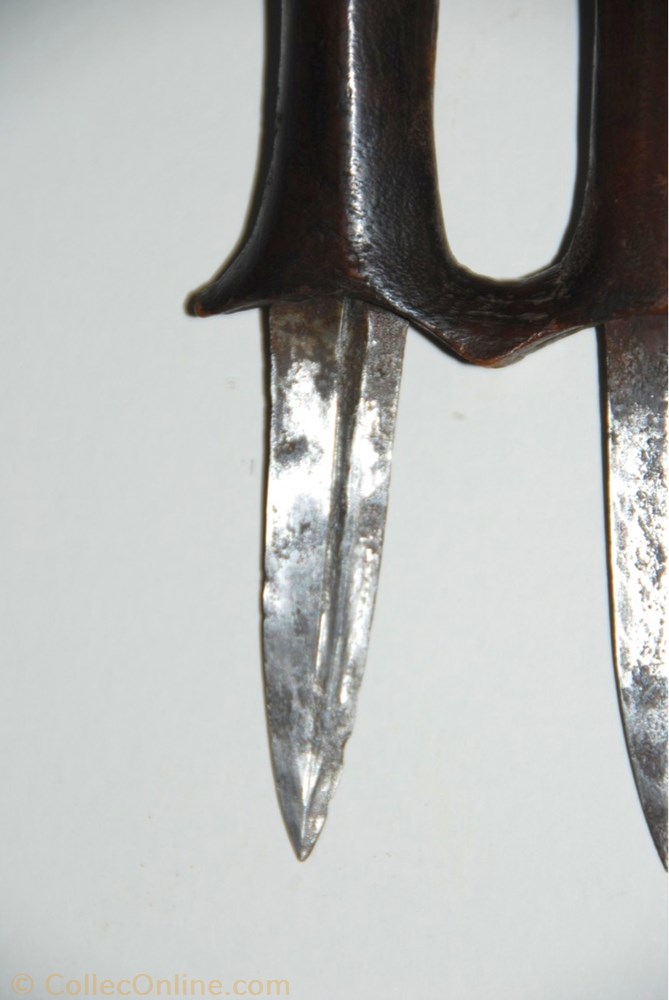 art antiquite africain arme azande 001
