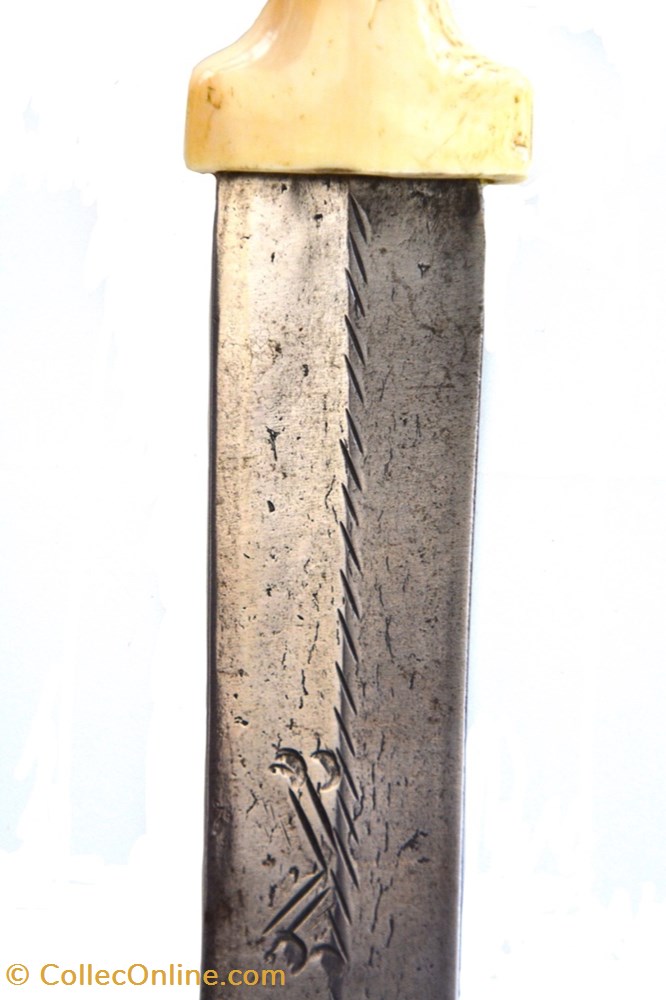 Yakoma 002 3 art antiquite africain arme yakoma 002