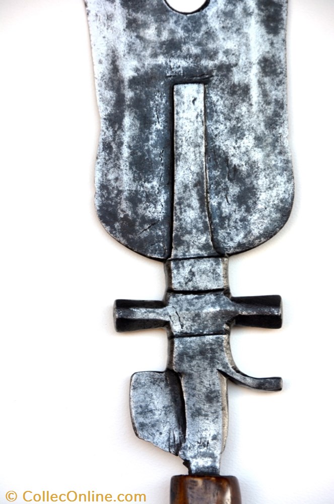 art antiquite africain arme mangbetu ivoire 004