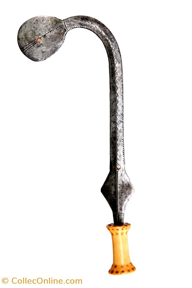 Yakoma disque Ngondi 001 art antiquite africain arme yakoma disque ngondi 001