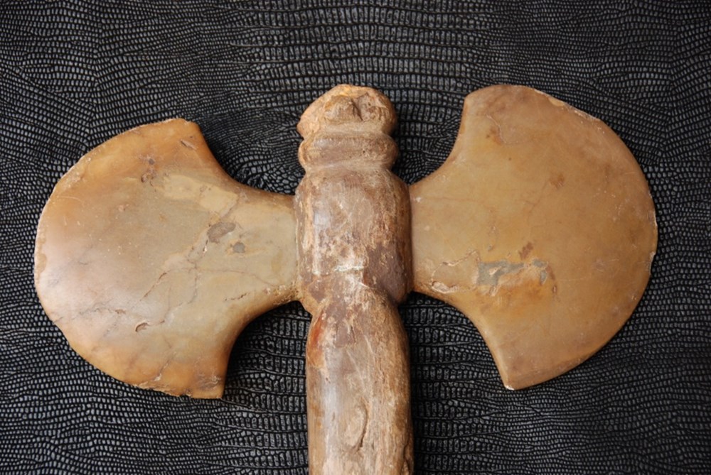 Hache Jawak Sulaveisi art antiquites asiatique hache jawak sulaveisi