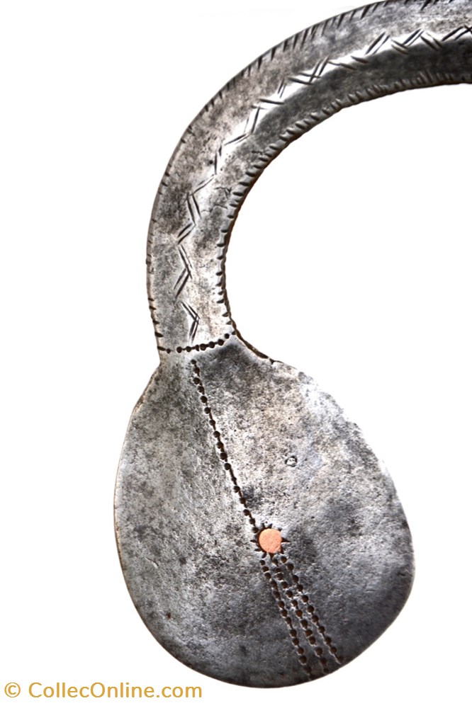 Yakoma disque Ngondi 001 4 art antiquite africain arme yakoma disque ngondi 001