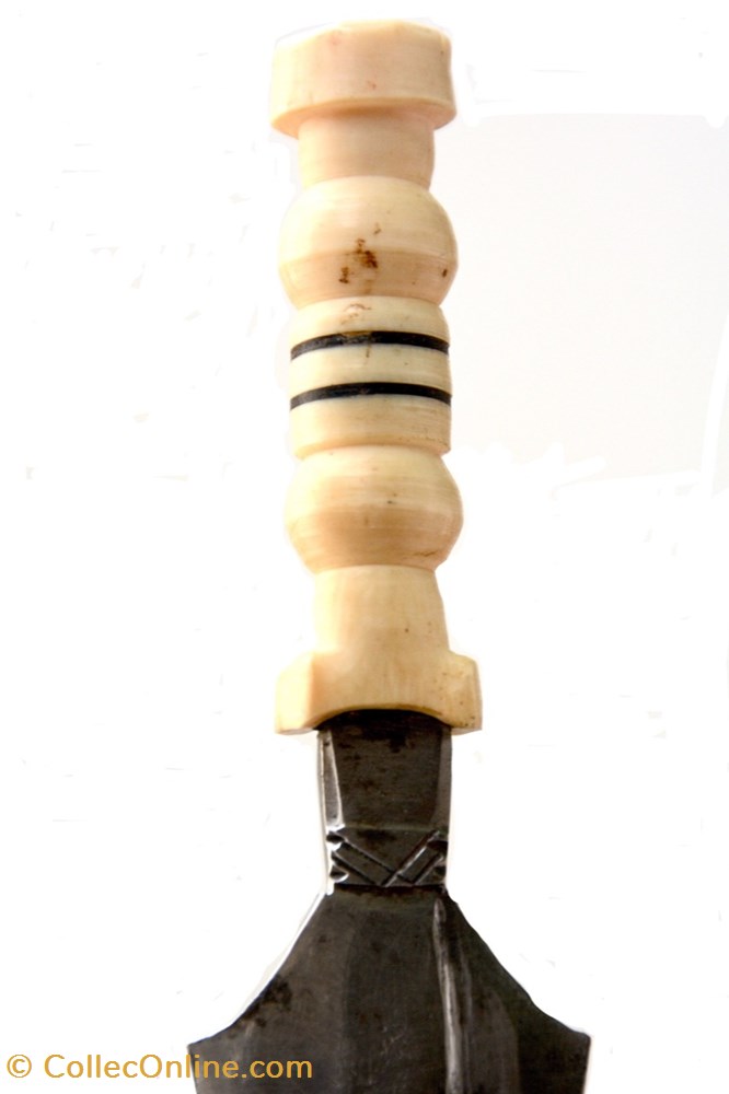 Mangbetu 004 4 art antiquite africain arme mangbetu 004