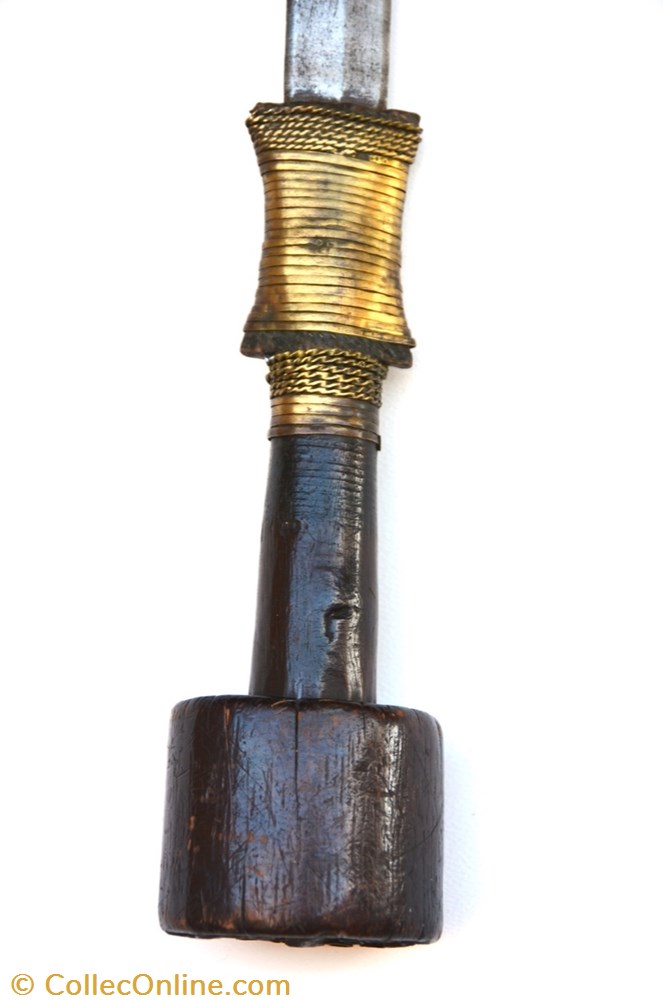 Momvu 002 4 art antiquite africain arme momvu 002