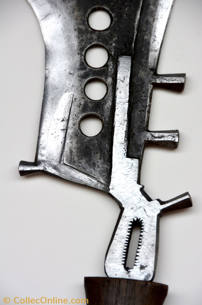 Mangbetu** D 002 3 art antiquite africain arme mangbetu d 002