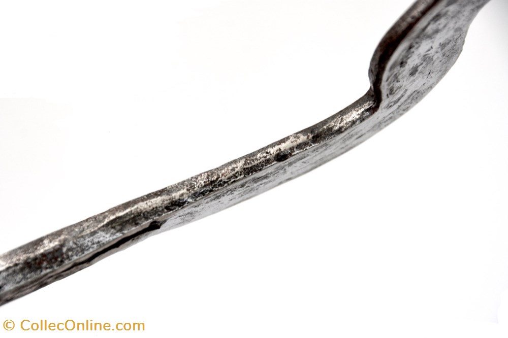 art antiquite africain arme tutsi 003