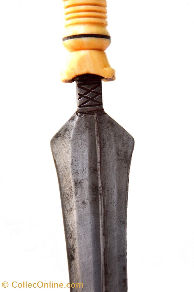 art antiquite africain arme mangbetu 006