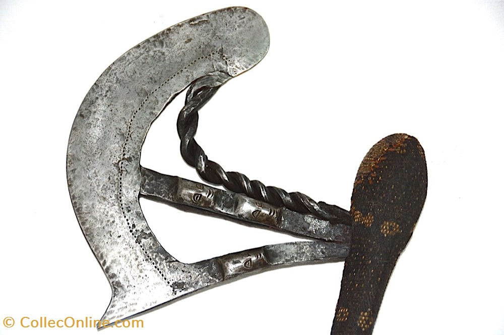 art antiquites africain armes songye nsapo 006