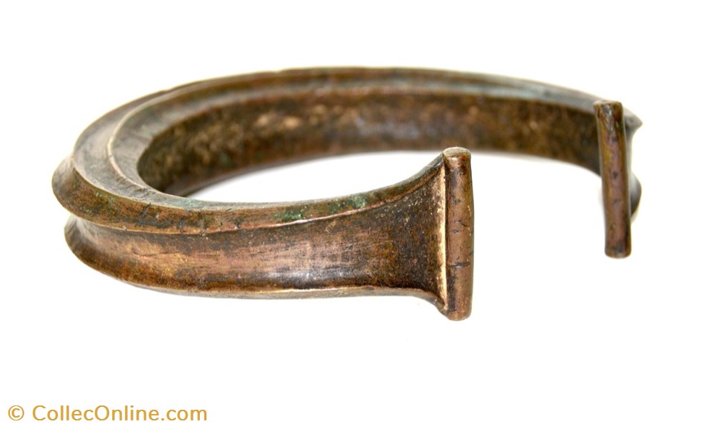 Torque Fang 001 3 art antiquite africain bronze torque fang 001