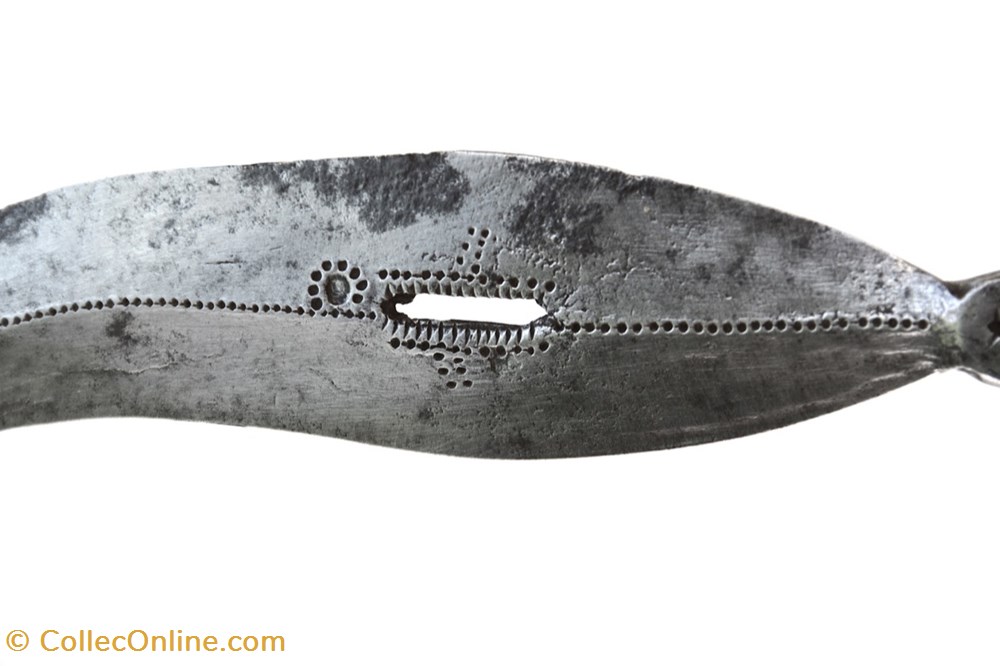 Yakoma Ngondi 001 4 art antiquite africain arme yakoma ngondi 001