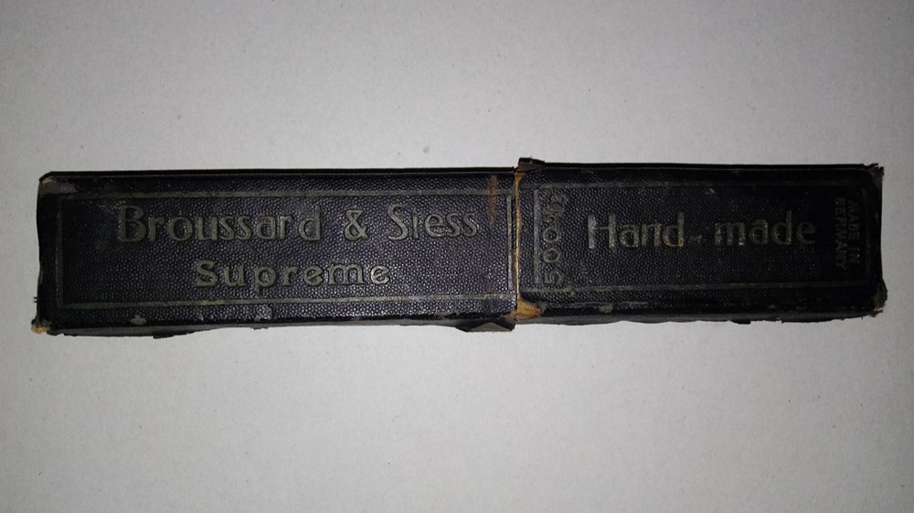 art antiquities razor