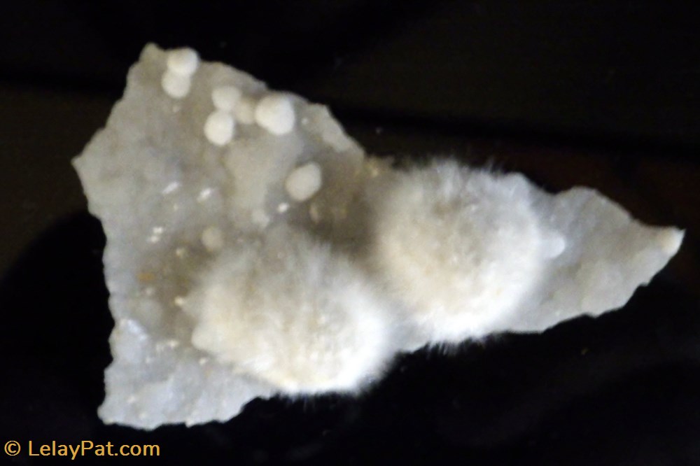 mineraux meteorites okenite