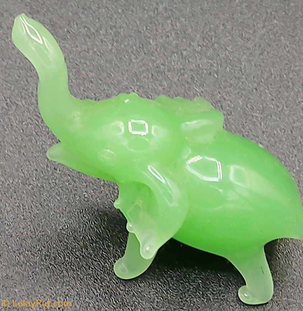 mineraux meteorite jade vert